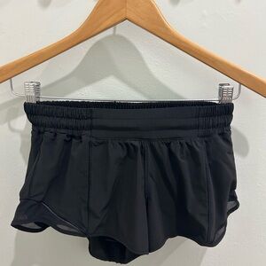 Lulu lemon Hotty Hot low rise lined short in black